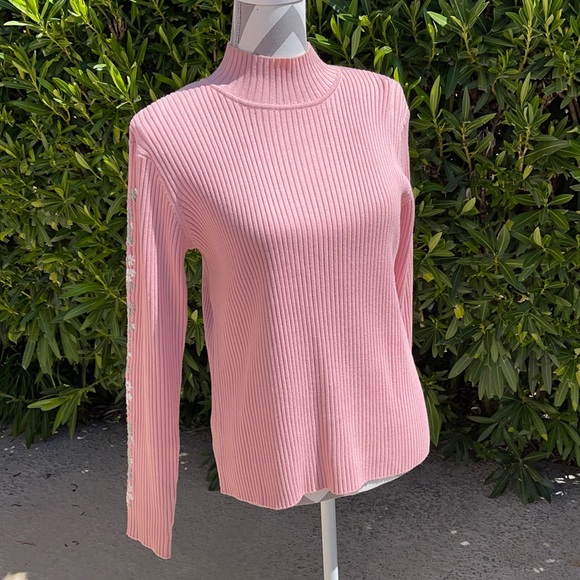 Sweater - Picture 1 of 4